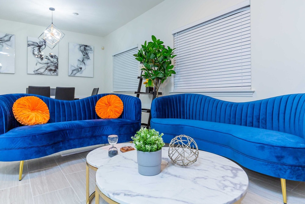 Not Affected by the Fire/elegant Pasadena Retreat Prime Comfort Awaits