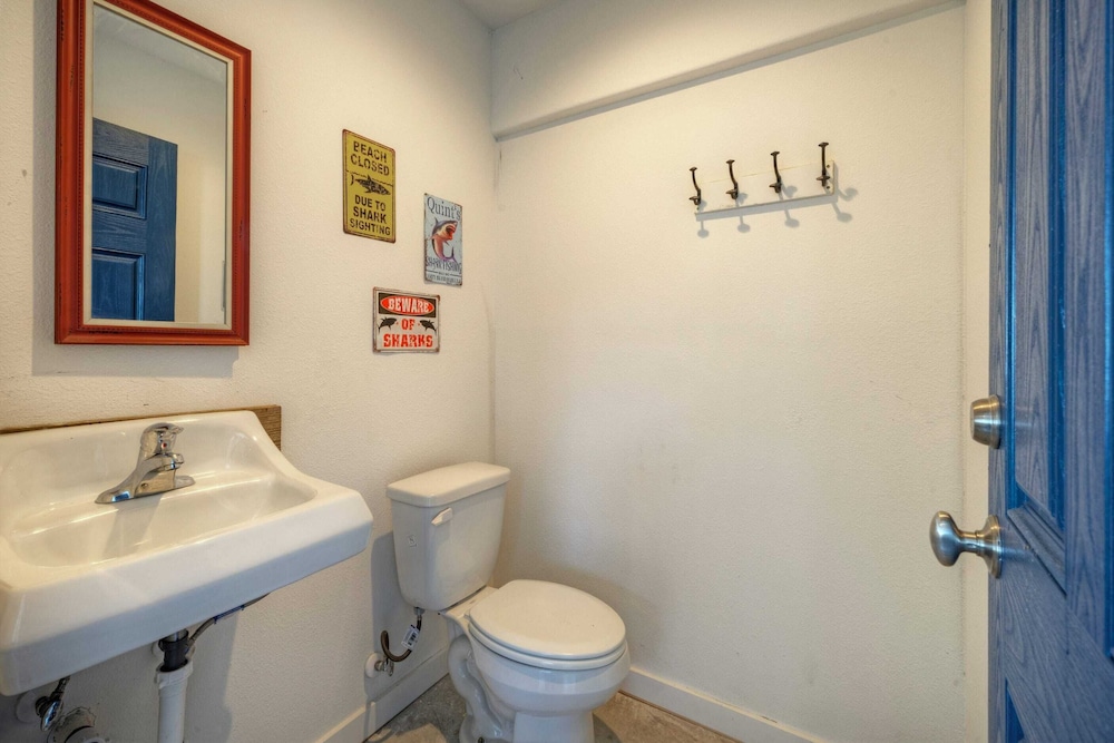 Sleeps 20 2 Homes w/ Beach Boardwalk Access, Water Canal Views, & Priv Pools