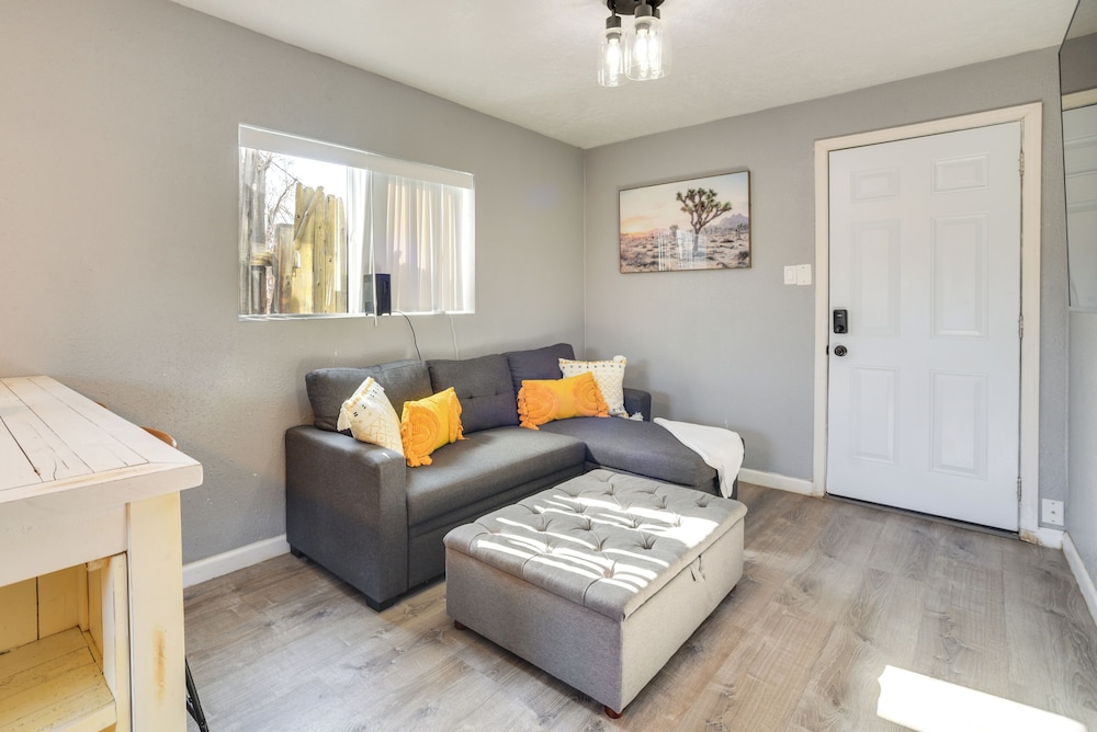Near Old Town & Unm: Home in East Downtown