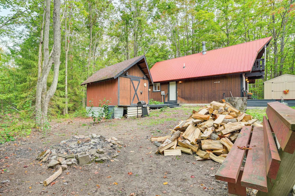 Indoor Pool Access: Cabin in Lakes of the North!