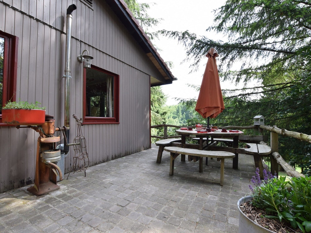 Lively Holiday Home With Garden, Barbecue, Garden Furniture