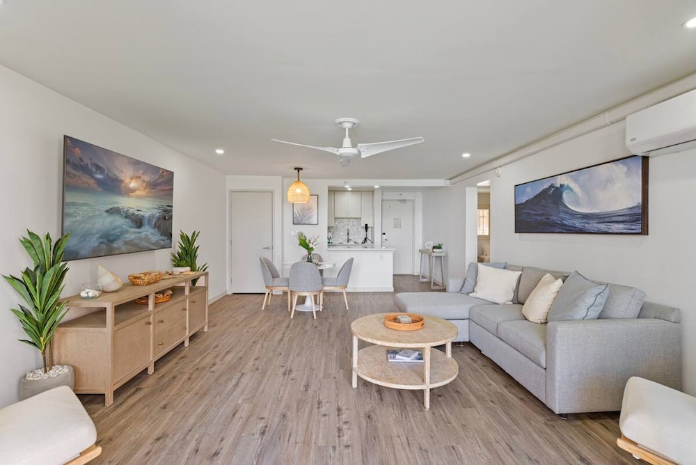 Ocean Views Luxury Amenities Beachfront Retreat