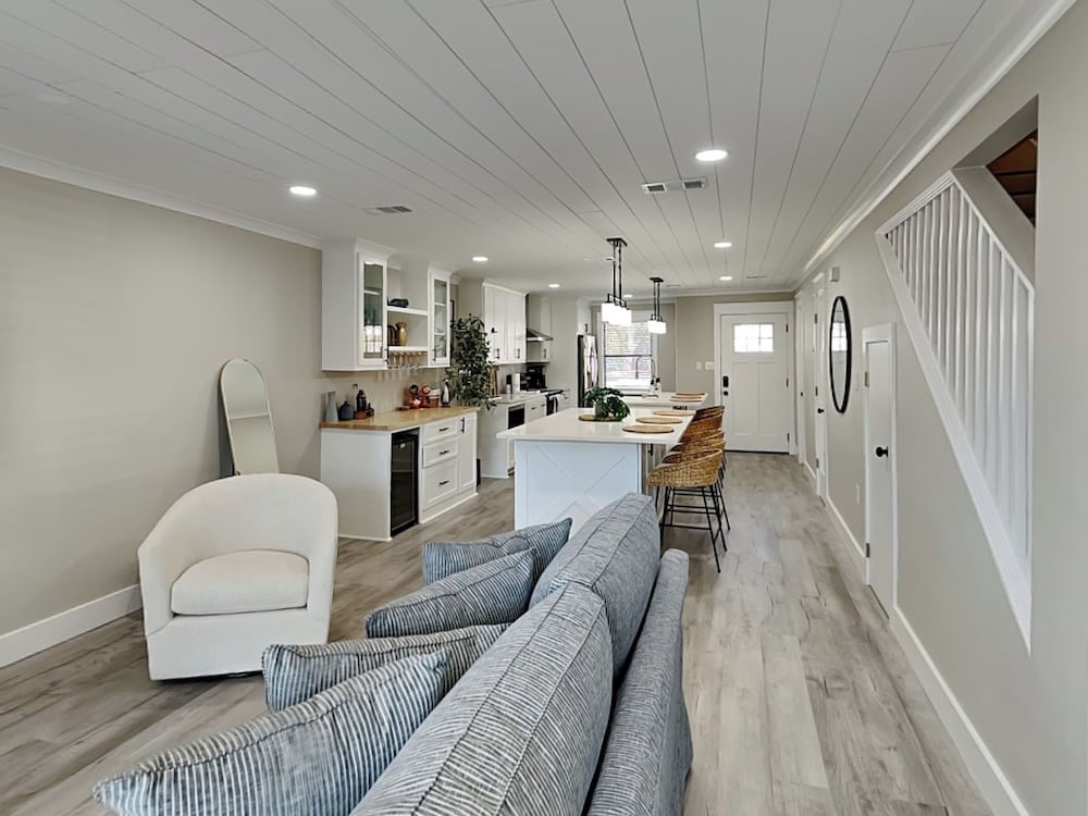 Easy on Eastern Lake by Southern Vacation Rentals
