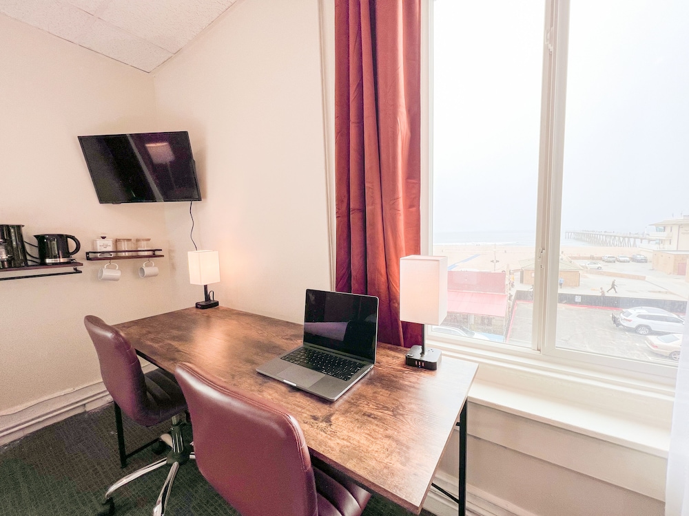 ITH Hermosa Beach Surf Hostel LAX view 3