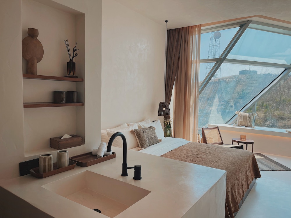 Dalian Sishi Jingyu Beach Resort Hotel