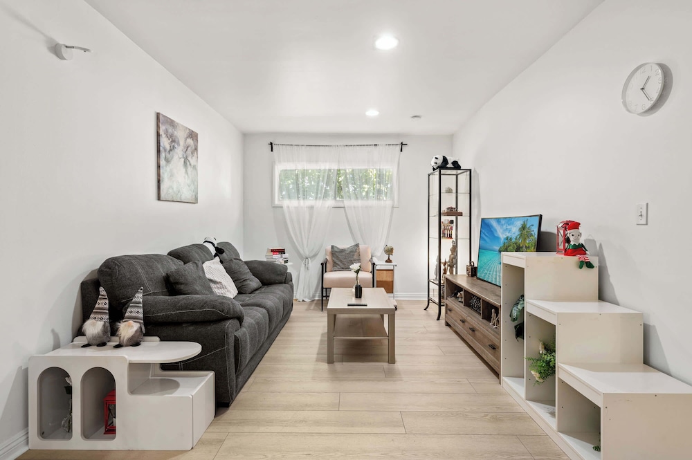 Modern 5BR Villa w AC Fast Wifi Near Crypto