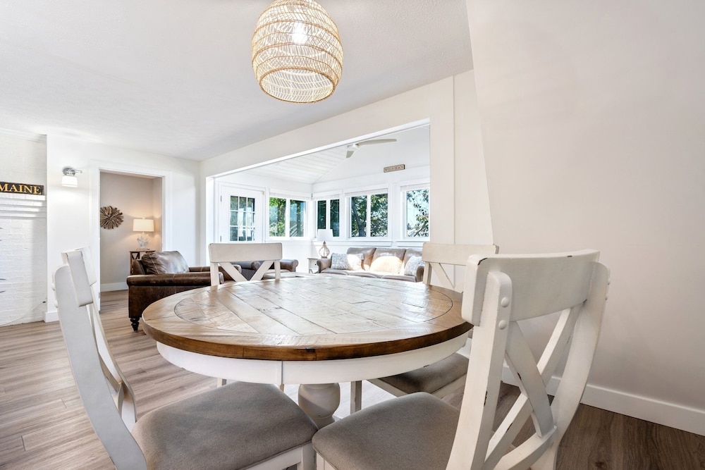 Beachwood Getaway Sleeps 10!