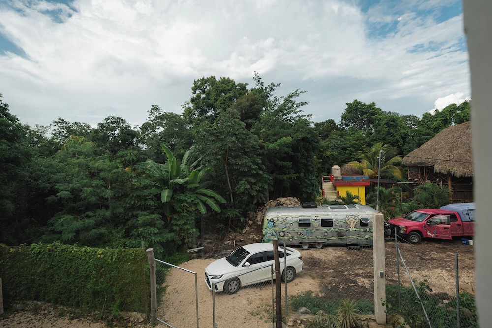Refugio en la Serva Maya Coba