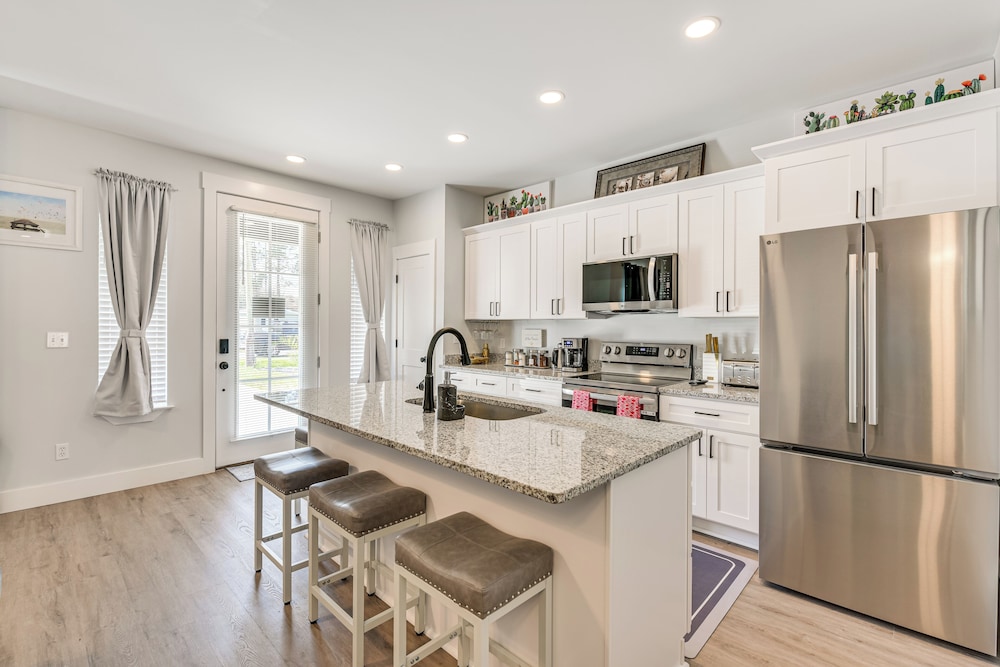 2 Mi to Gulf: Home w/ Sauna, Garden in Panama City