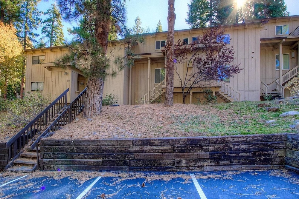 Sugar Pine 3 Bedroom Home by RedAwning view 3