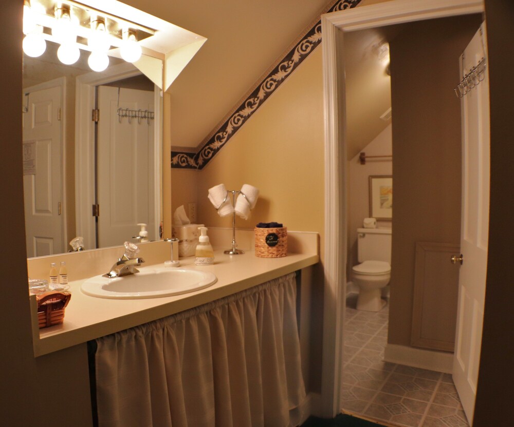 The Lincoln Short North B&B
