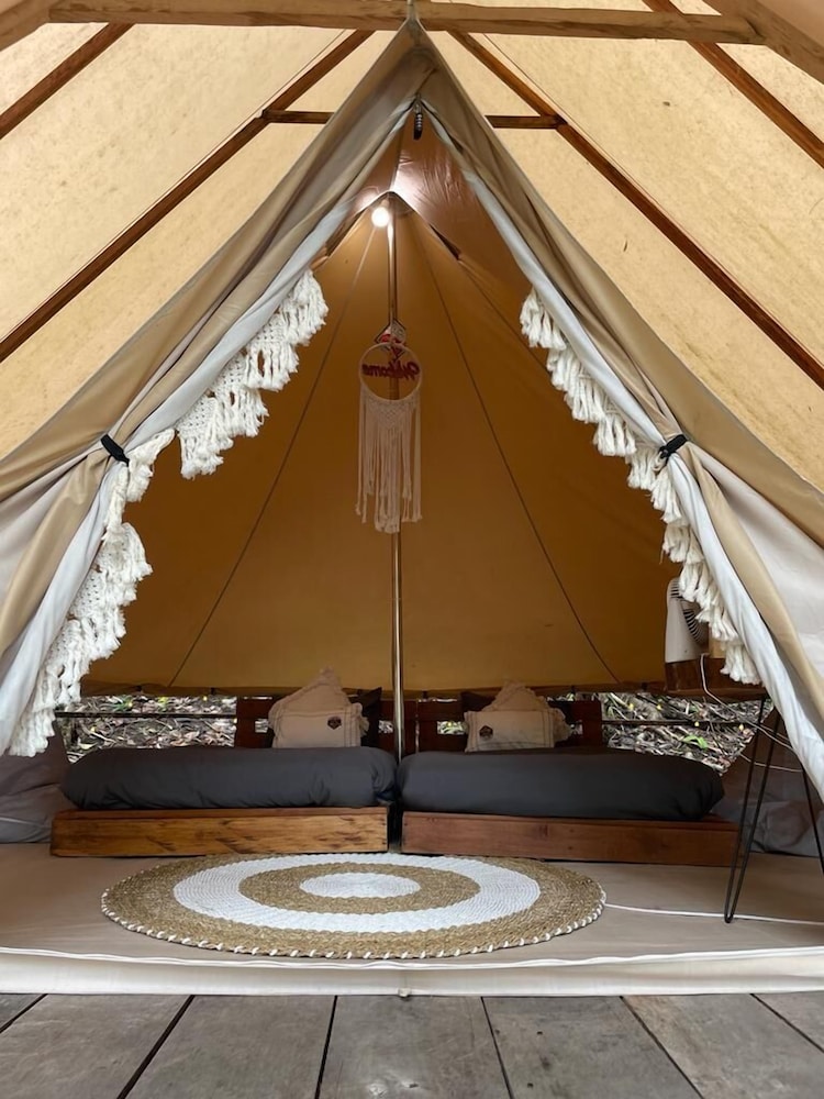 Lainkalogos Glamping