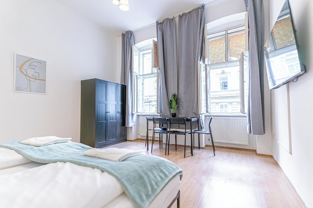 Private Room Long Stay Near Lugner City