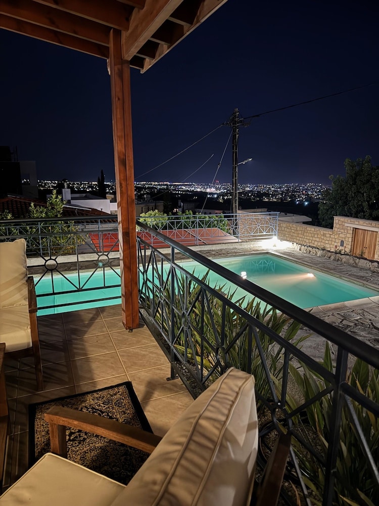 102 PAP - Stay Helios House