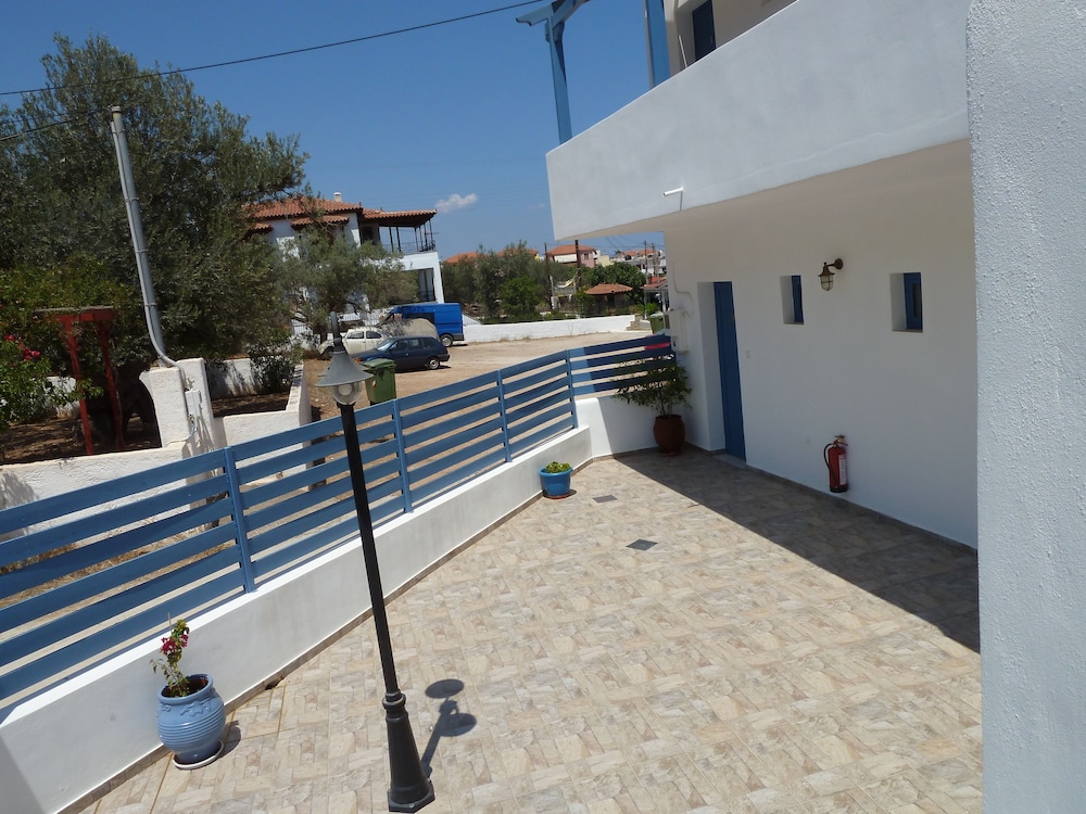 Dedes Apartments