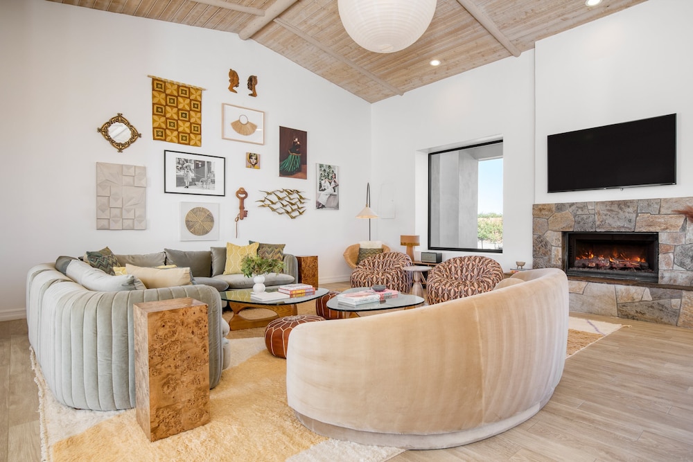 Buena Vista by Avantstay Massive Outdoor Oasis w/ Pool, Spa Firepit! - Property Image 39