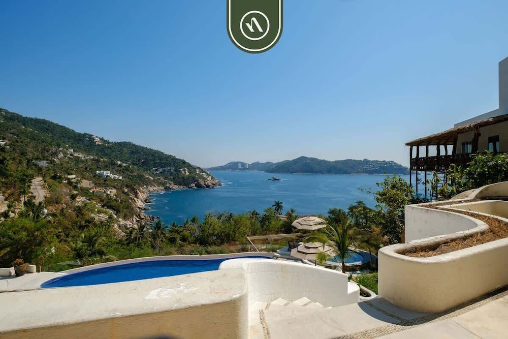 Amazing 3 BR Penthouse With Beachclub