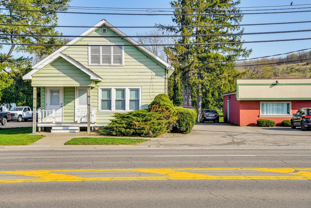 < 2 Mi to Suny Cortland: Unit w/ Private Parking