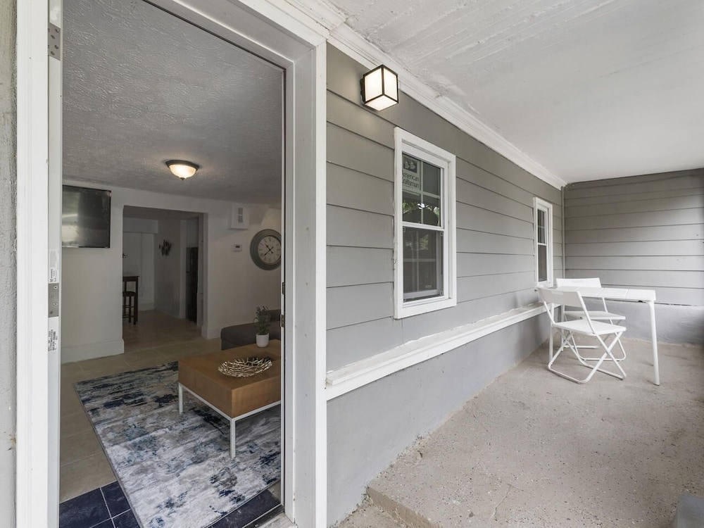 Bsmt Suite Near Stadium w Parking Coffee BBQ AC, Billede 18