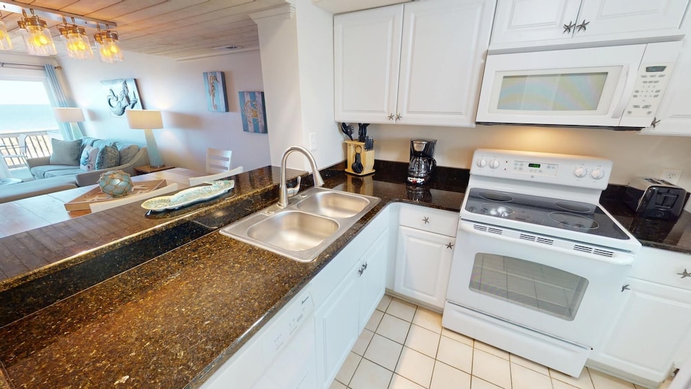 Tybee Lights 112C by Tybee Vacation Rentals