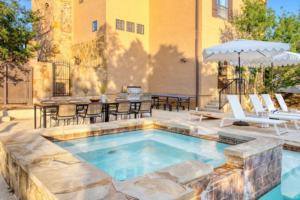 Hudson by Avantstay Magnificent Home w/ Beautiful Views, Multiple Living Areas, Pool & Games!
