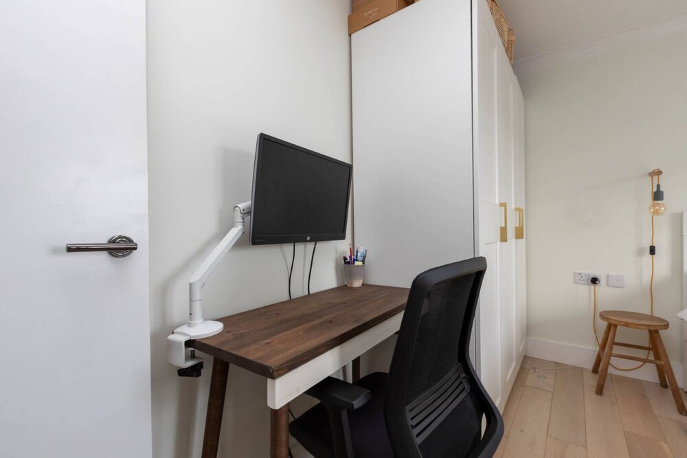 Stylish and Light 1 Bedroom Flat Near Victoria Park