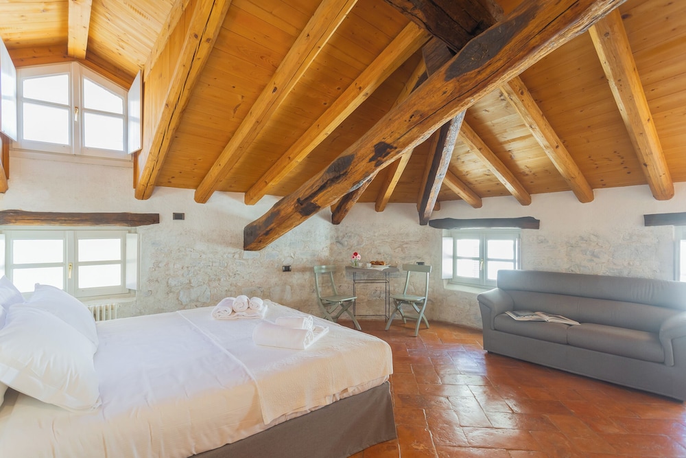 Antiche Mura by Rent all Como
