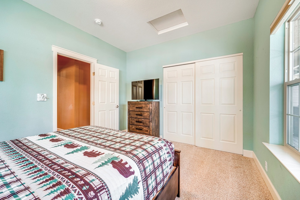 Hike + Explore: Graeagle Getaway w/ Furnished Deck