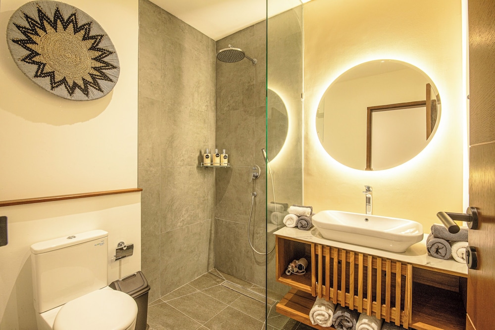 Enchanting 5BR Canggu Villa Moments to Sea