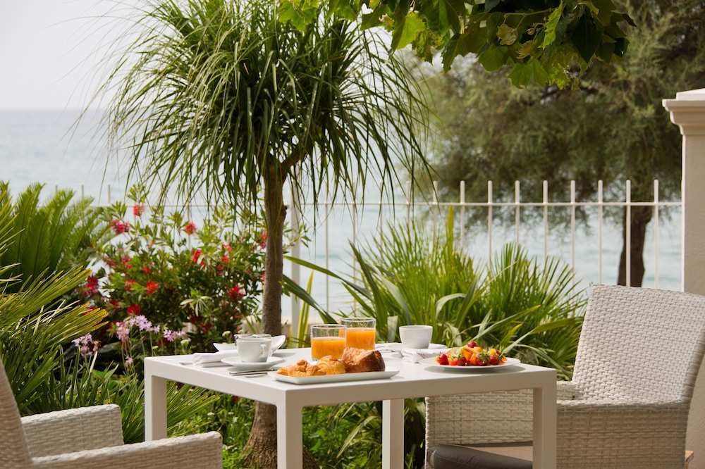 Grand Hotel Des Sablettes Plage, Curio Collection By Hilton