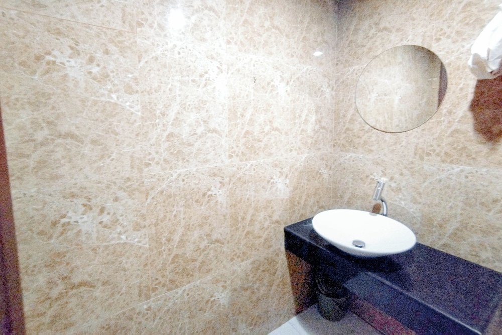 Comfy And Classic Studio At Grand Sungkono Lagoon Apartment