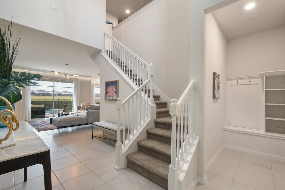 Lux Family Home in Exclusive Windsor Island Resort