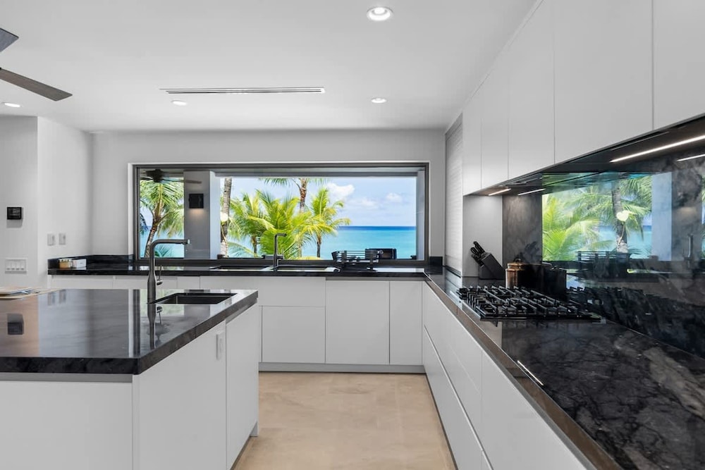 Newly Renovated Notos Cove Villa Property