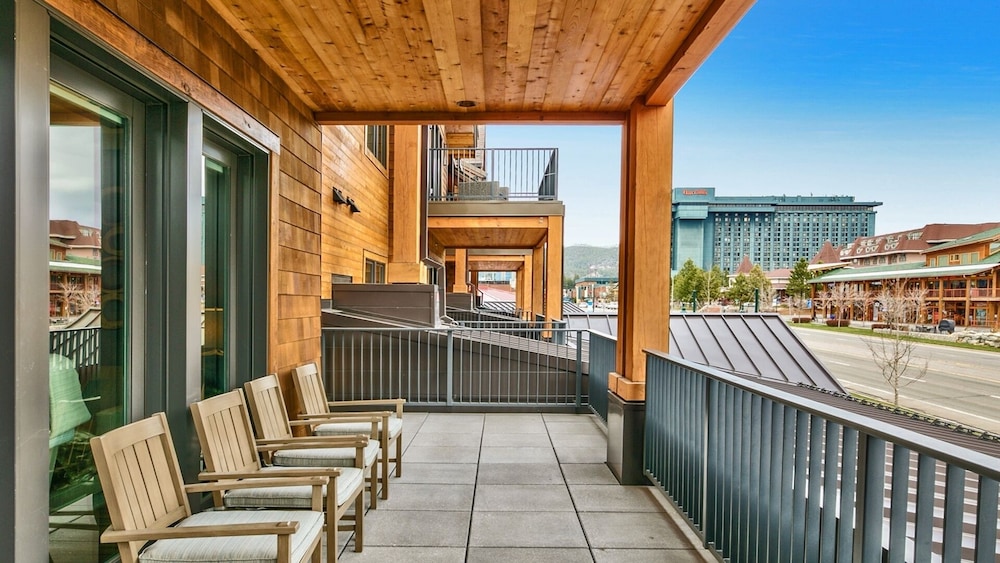 Luxury 2br Steps From Heavenly Village & Gondola 2 Bedroom Condo by RedAwning