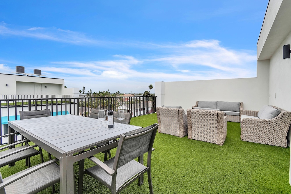 Azul Townhomes A1