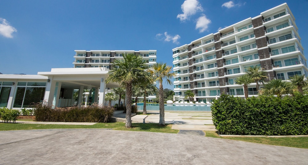 Hotel The Sea Condominium - Image 1