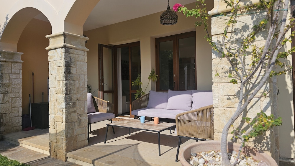 62 APH - Stay Aphrodite Hills Apartment