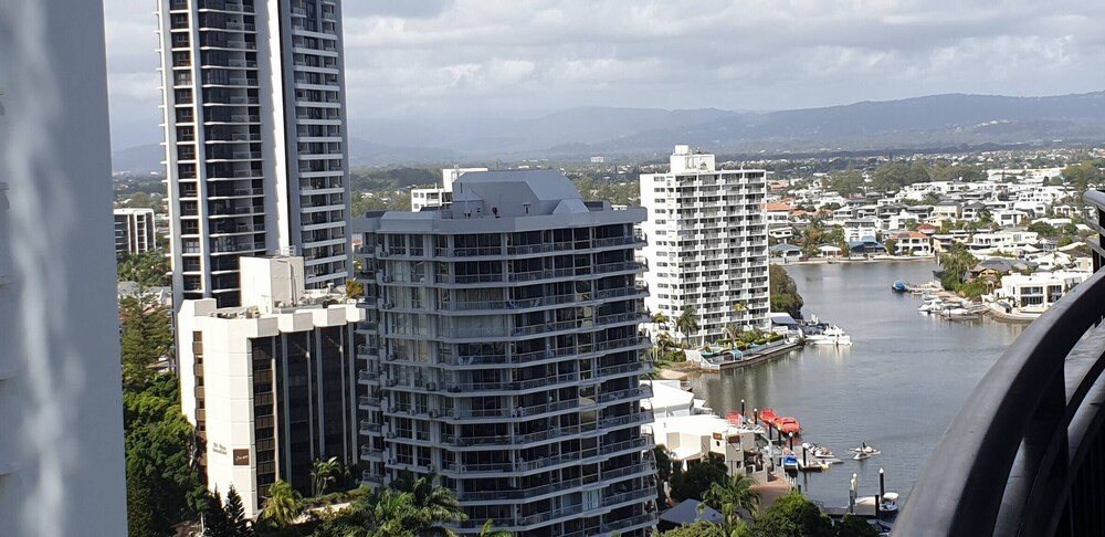 Chevron Tower3 has 2bedrooms 2beds With Car Park