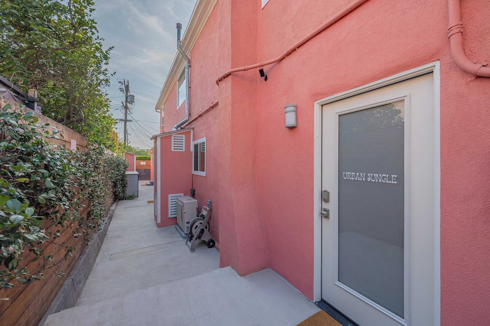 2 Units in Prime Hollywood Location Chic Renovated 1bdrs w/ Patio Avantstay