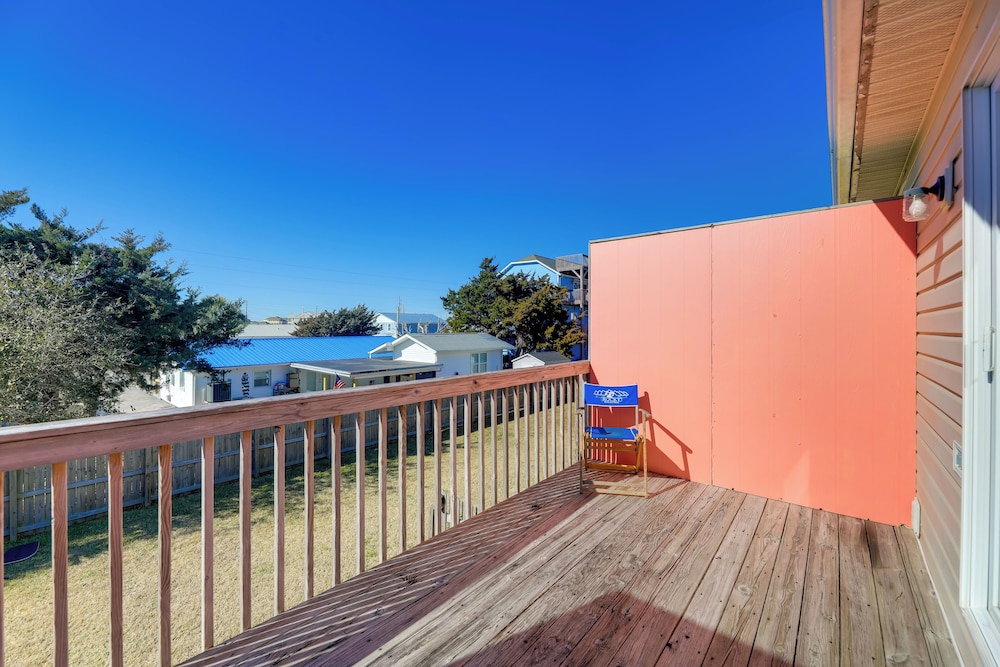 Walk to Atlantic Beach: Townhome w/ Patio!