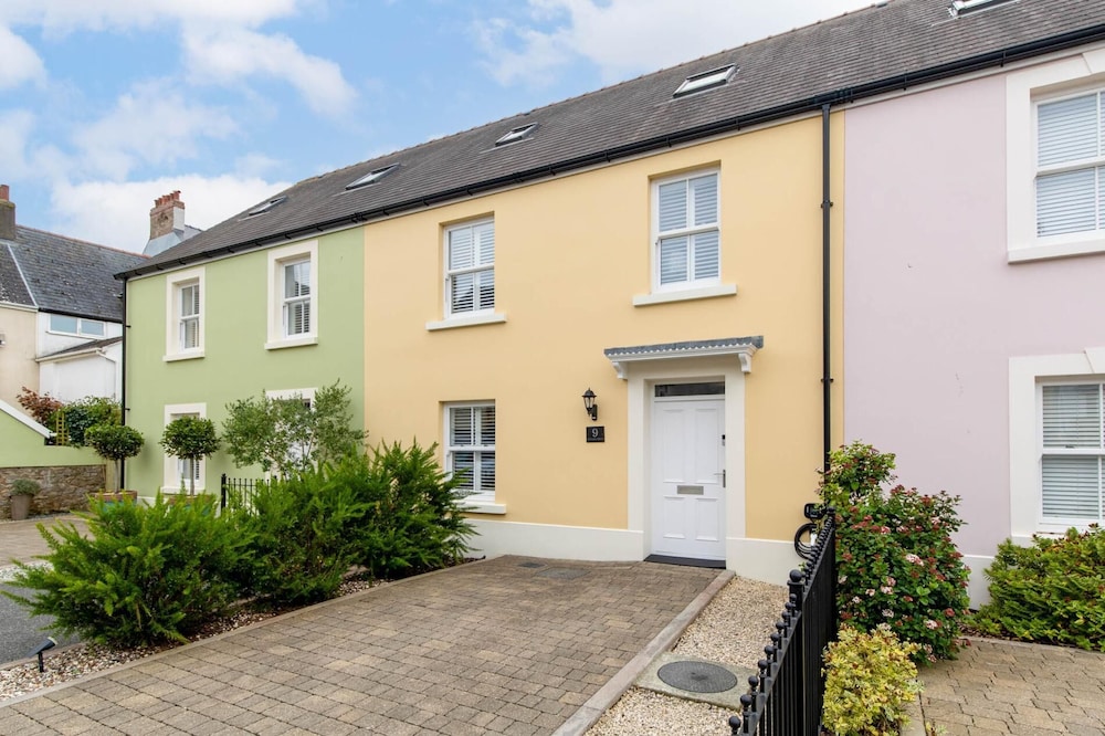 Cottage Mews - 3 Bedroom Cottage - Tenby