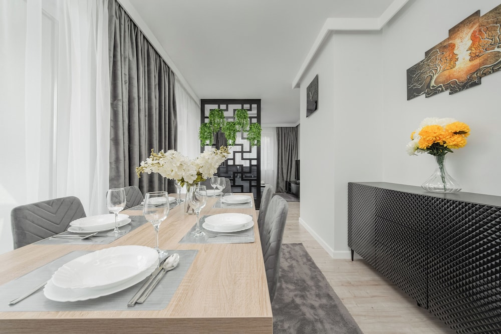 Białowieska Apartment Wrocław by Renters