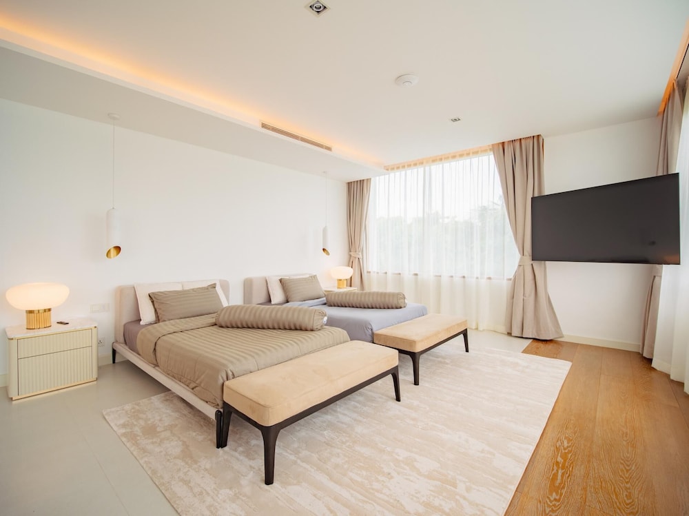 Luxurious 5bedroom White Estate Villa Private Lake