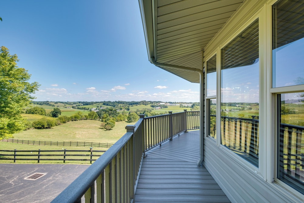 Millersburg Getaway w/ Amish Country Views!