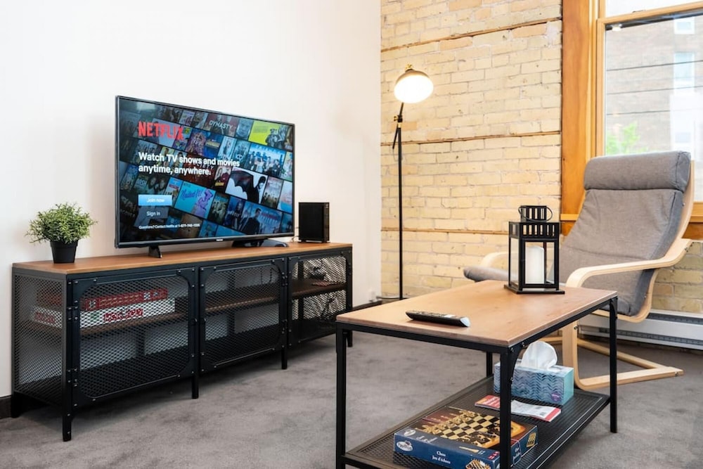 NY Style Loft w Parking Exchange District Gym - Image 4