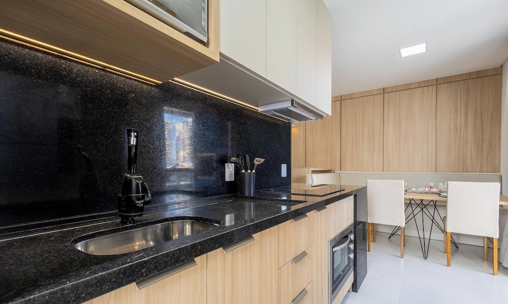 Apt w/ Balcony & BBQ 350m From the Sea Eim0301