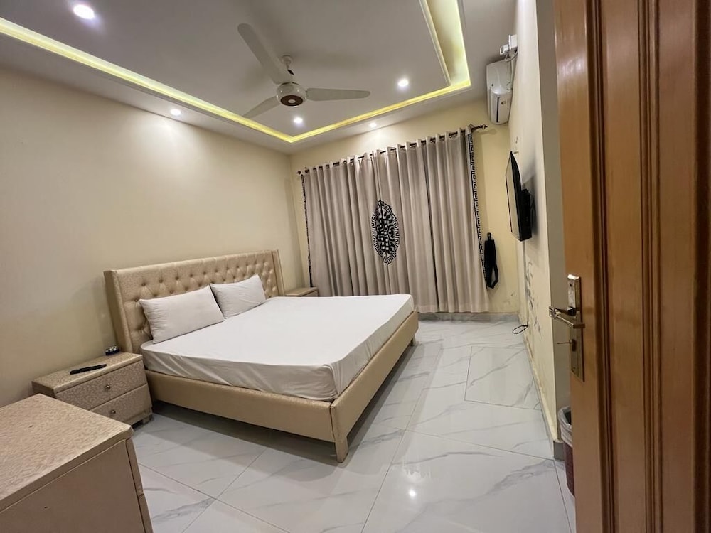 Lavish Guest House G-8 view 4