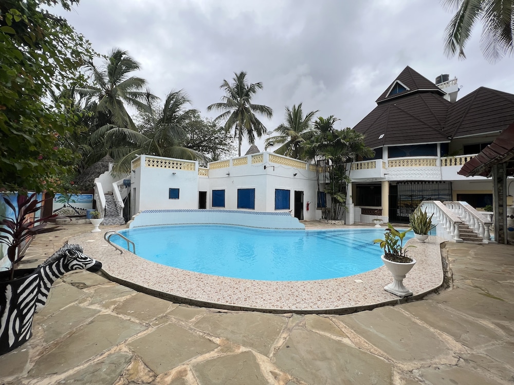 Charming and Remarkable15-bed Villa in Diani Beach view 2