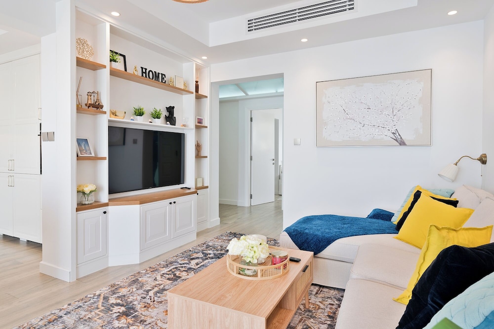 Luxury Short Term Stay 2BHK plus Maids - RANCHES
