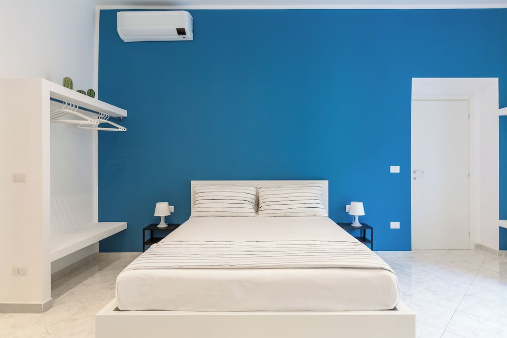 White&Blue Apartment at Sanità by Wonderful Italy